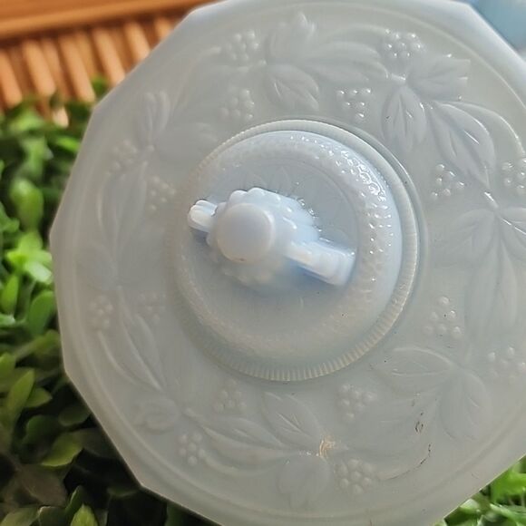 2 Vintage 1950's Blue Powder Celluloid Boxes With Decorative Lids Coquette Bride - Picture 5 of 9